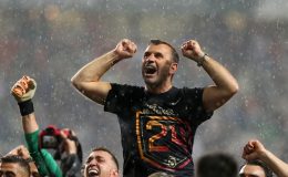 Okan Buruk takımda kalacak isimleri açıkladı! Icardi, Barış Alper, Mertens…