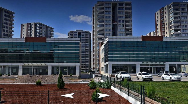 AKP’li eski başkanın plazalarına tedbir konuldu
