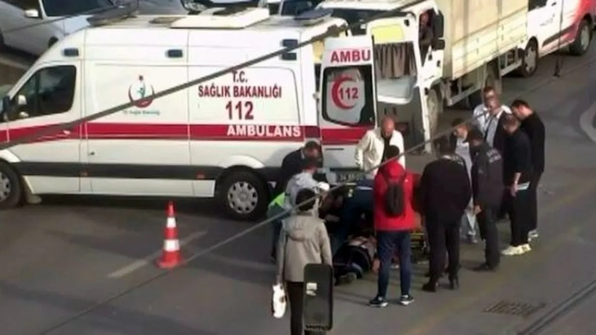 Yolun karşına geçmek isteyen yayaya tramvay çarptı