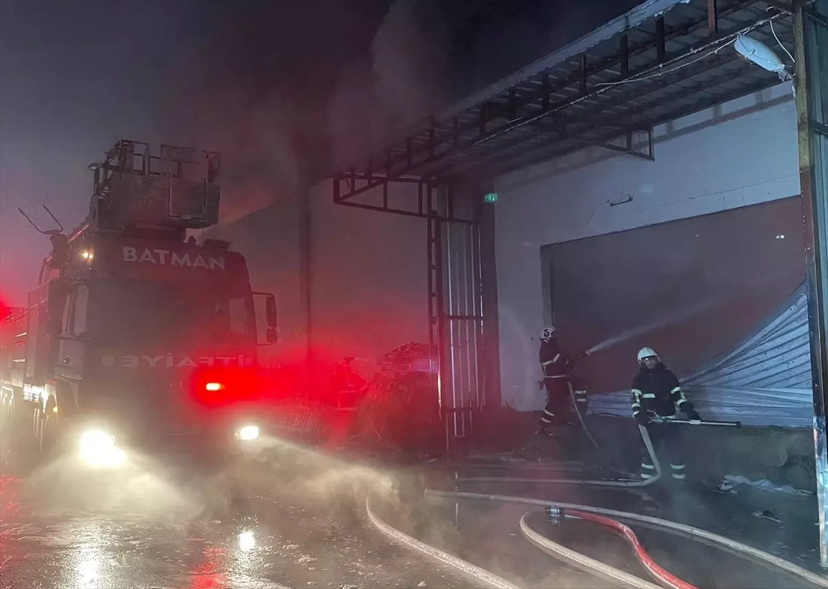 Batman’da Mobilya Fabrikasında Yangın